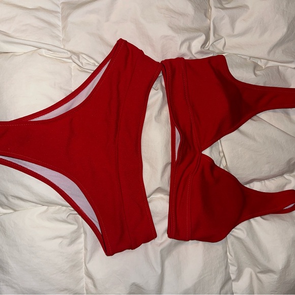 Swim + sports bras - Picture 13 of 15